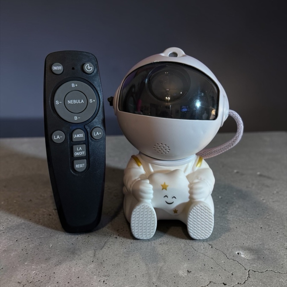 Astronaut Night Light Projector with Remote - White